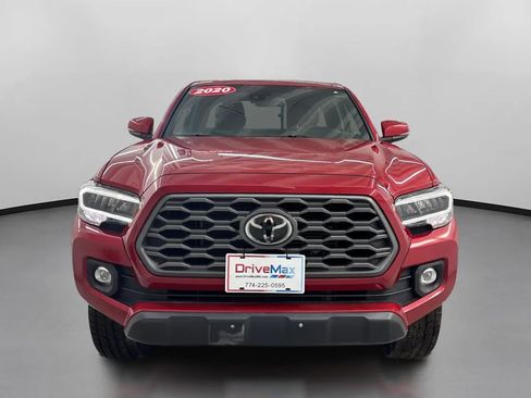 Used 2020 Toyota Tacoma TRD Off-Road image 2