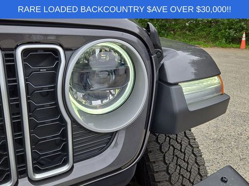 Used 2025 Jeep Wrangler Unlimited Sahara AWD/4WD image 9