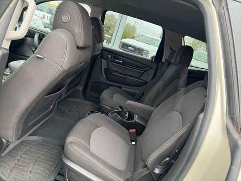 Used 2016 Chevrolet Traverse LT w/ Style and Technology Package FWD image 10