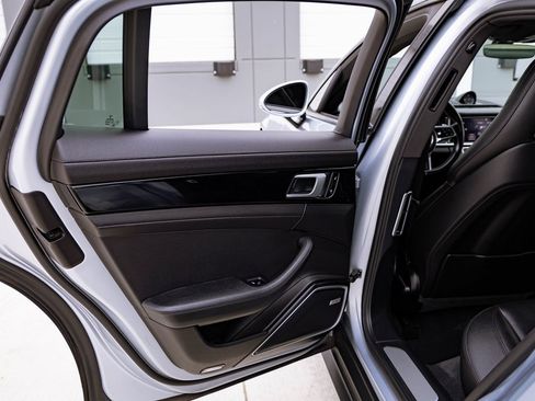 Used 2018 Porsche Panamera 4 image 31