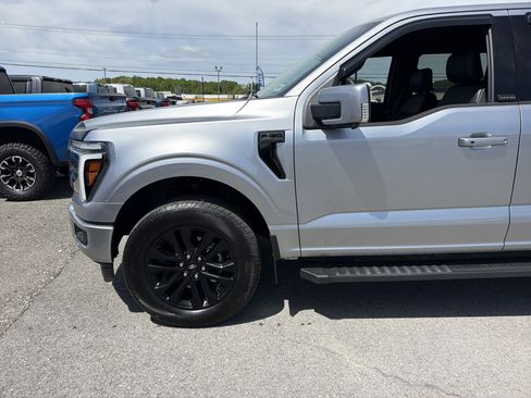 Used 2025 Ford F150 Lariat w/ Equipment Group 502A High AWD/4WD image 9