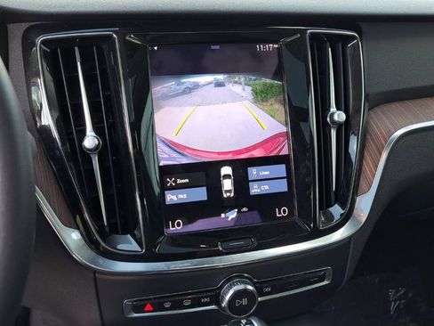 Used 2021 Volvo S60 T5 Momentum w/ Premium Package image 23