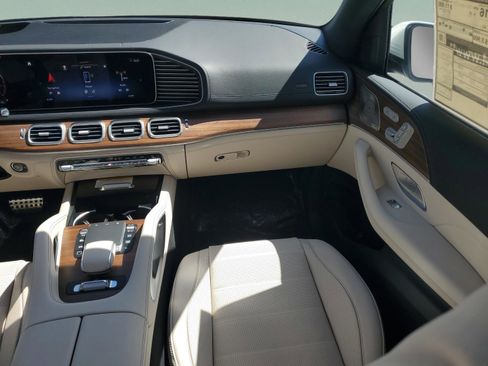 New 2026 Mercedes-Benz GLS 580 4MATIC image 17