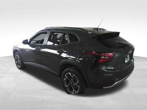 Used 2025 Chevrolet Trax LT FWD image 5