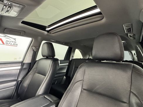 Used 2018 Toyota Highlander XLE AWD/4WD image 14