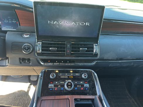 Used 2024 Lincoln Navigator L Reserve AWD/4WD image 9