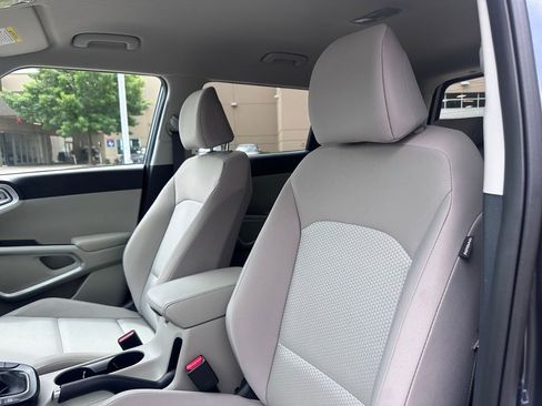 Used 2025 Kia Soul LX image 16