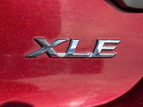 Used 2015 Toyota Camry XLE w/ Moonroof Package FWD image 12