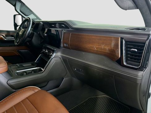 Used 2024 GMC Sierra 3500 Denali Ultimate image 33