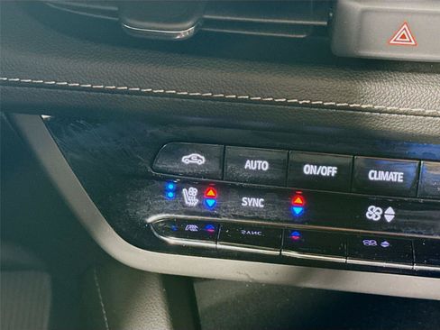 Used 2023 Buick Envision Avenir AWD/4WD image 15