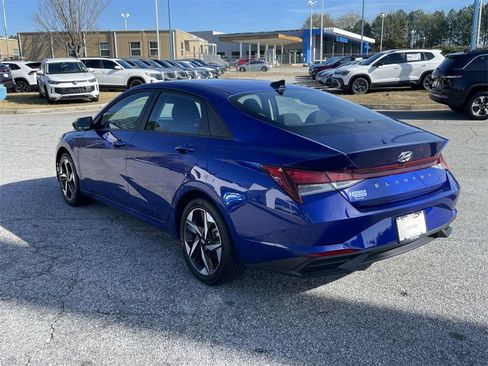 Used 2023 Hyundai Elantra SEL w/ Convenience Package image 5