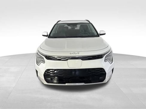 Certified 2023 Kia Niro Wave FWD image 3