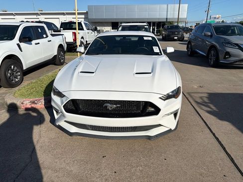 Used 2019 Ford Mustang GT RWD image 5