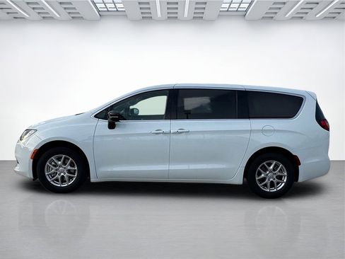 New 2026 Chrysler Voyager LX image 6