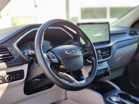 Certified 2025 Ford Escape Platinum w/ Premium Technology Package image 19