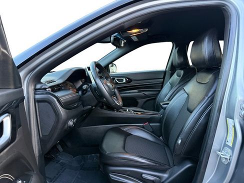 Used 2024 Jeep Compass Latitude image 10