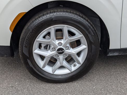 Used 2025 Kia Soul LX w/ LX Technology Package FWD image 10