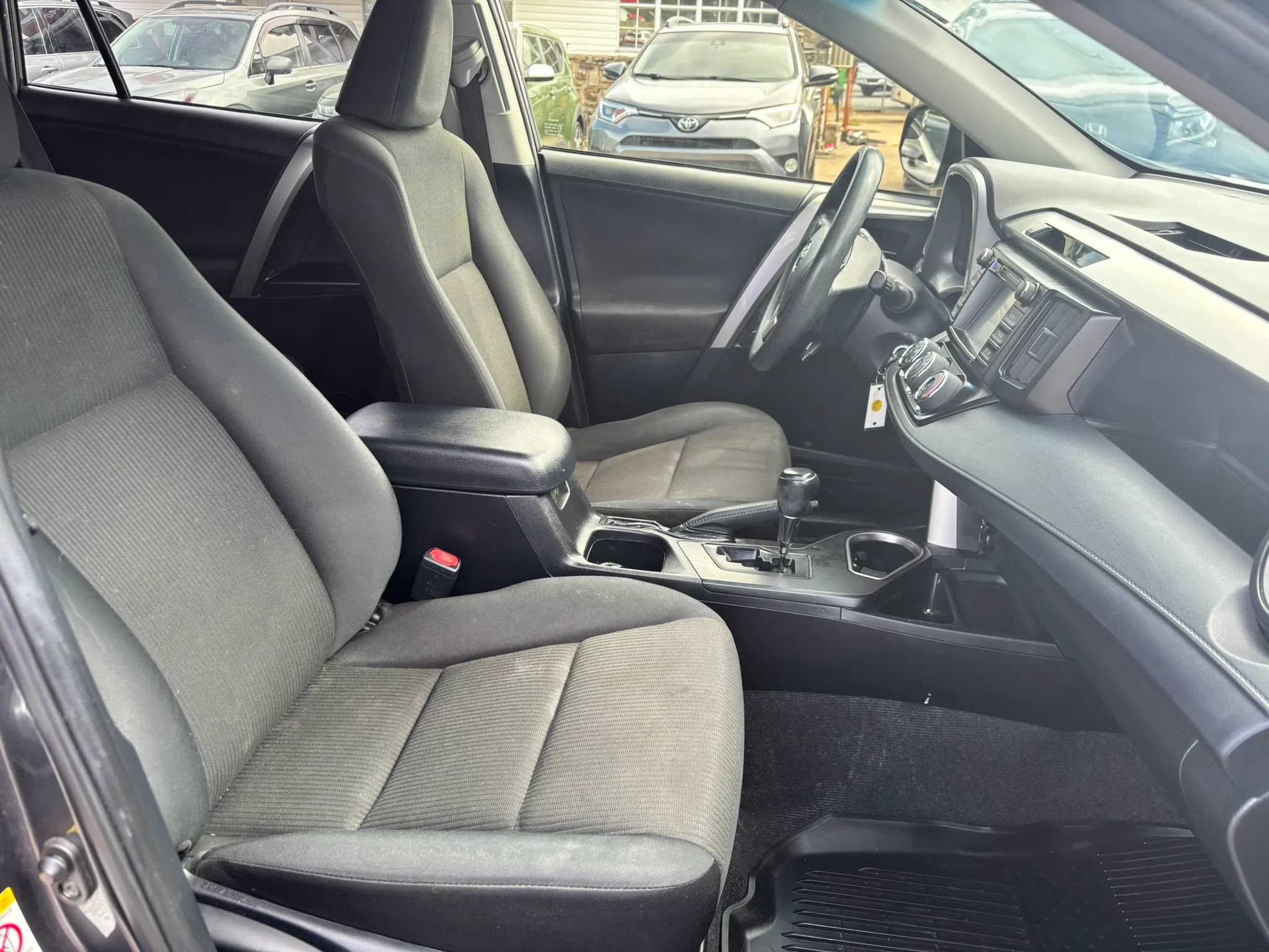 Used 2016 Toyota RAV4 LE FWD image 21