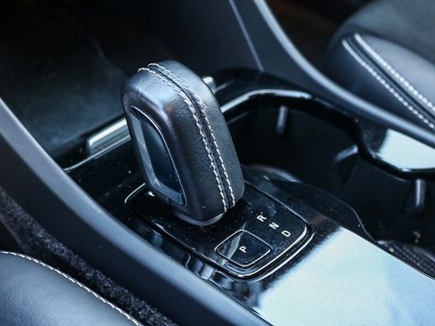 Used 2021 Volvo XC40 P8 Recharge w/ Advanced Package image 19