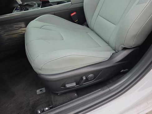 New 2025 Hyundai Elantra Limited image 29