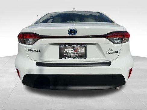 Used 2023 Toyota Corolla LE AWD/4WD image 4