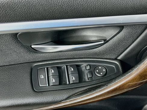 Used 2018 BMW 330i Sedan RWD image 18