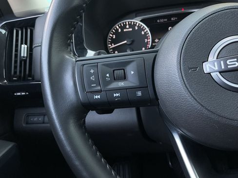 Used 2025 Nissan Pathfinder SV FWD image 30