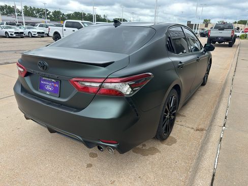 Used 2022 Toyota Camry XSE FWD image 5