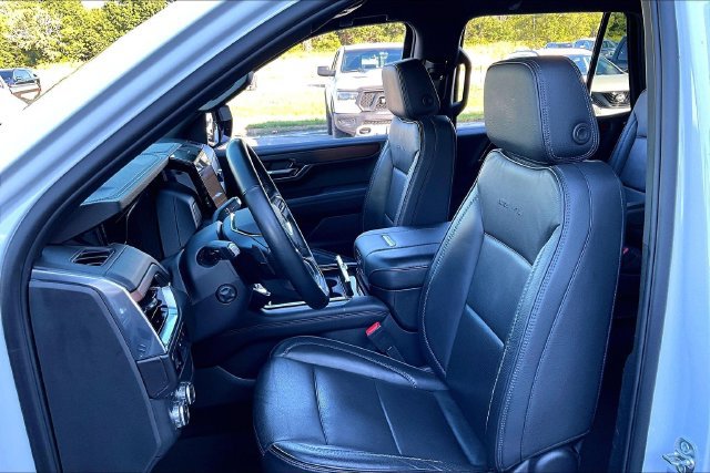 Used 2025 GMC Yukon Denali AWD/4WD image 21