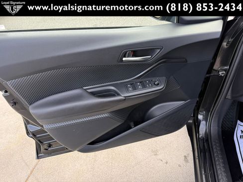 Used 2018 Toyota C-HR XLE FWD image 17