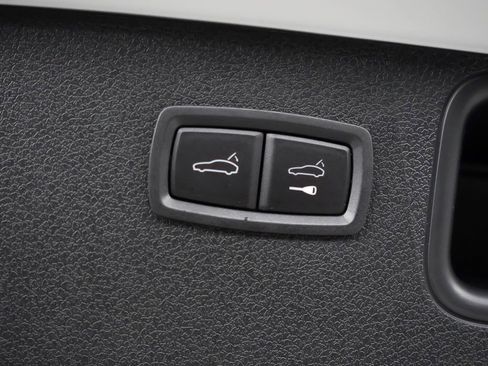 Used 2026 Porsche Macan AWD/4WD image 14