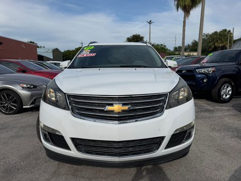 Used 2017 Chevrolet Traverse LT FWD image 2