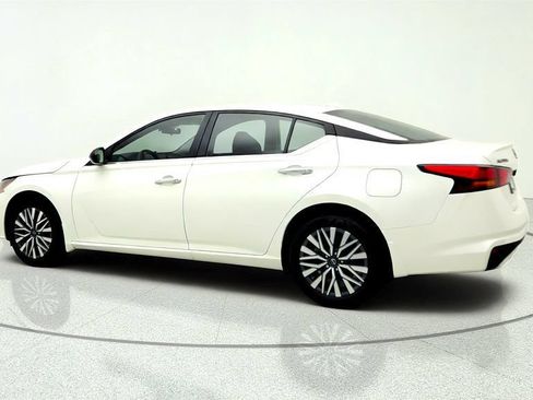 Used 2024 Nissan Altima 2.5 SV AWD/4WD image 7
