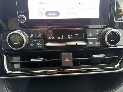 Used 2023 Toyota Highlander LE image 27