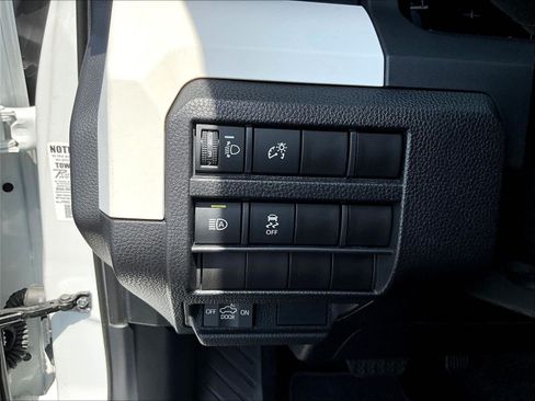 Used 2024 Toyota Tacoma TRD Off-Road AWD/4WD image 38