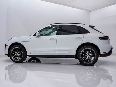 New 2026 Porsche Macan image 2
