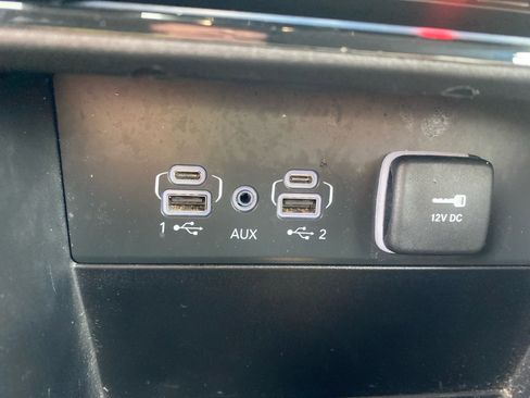 Used 2023 Jeep Grand Cherokee L Laredo image 13