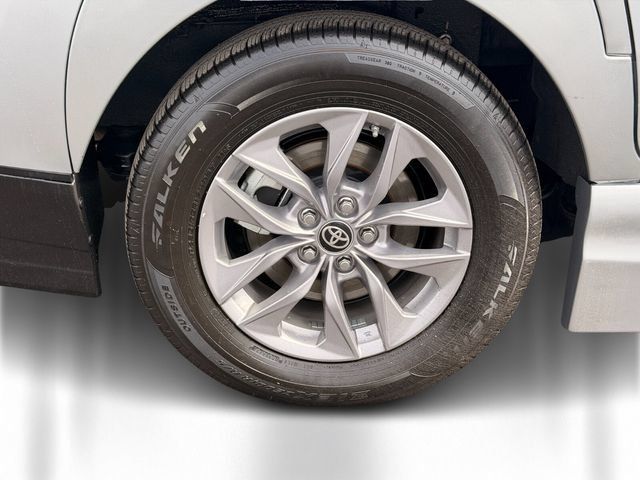 Used 2024 Toyota Sienna XLE w/ XLE Plus Package AWD/4WD image 6