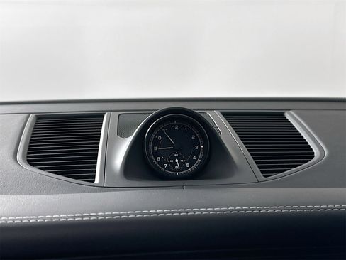 Certified 2025 Porsche Macan image 25