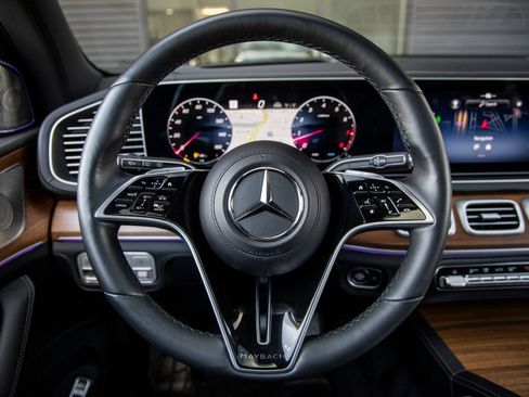 Used 2024 Mercedes-Benz Maybach GLS 600 4MATIC image 35