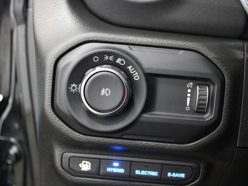 Used 2023 Jeep Wrangler Unlimited Sahara w/ Cold Weather Group image 35