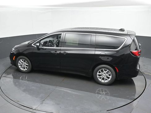 New 2026 Chrysler Pacifica Select FWD image 36