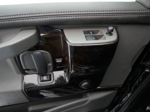 Used 2018 GMC Savana 2500 w/ Enhanced Convenience Package image 31