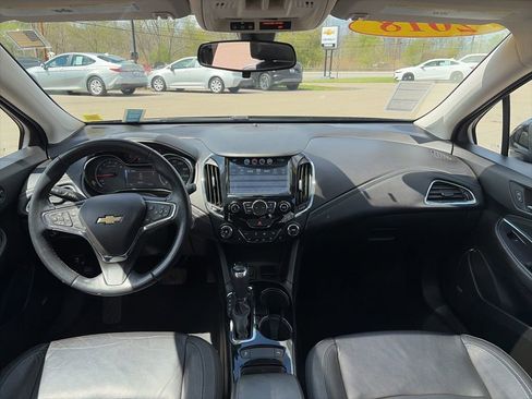 Used 2018 Chevrolet Cruze LT FWD image 17