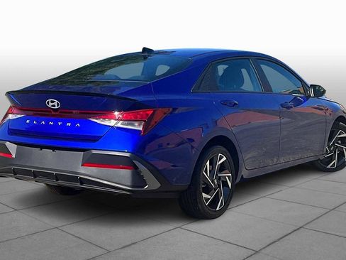 Used 2025 Hyundai Elantra Sport image 12