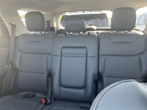 Used 2025 Ford Explorer Active w/ Active Comfort Package AWD/4WD image 23