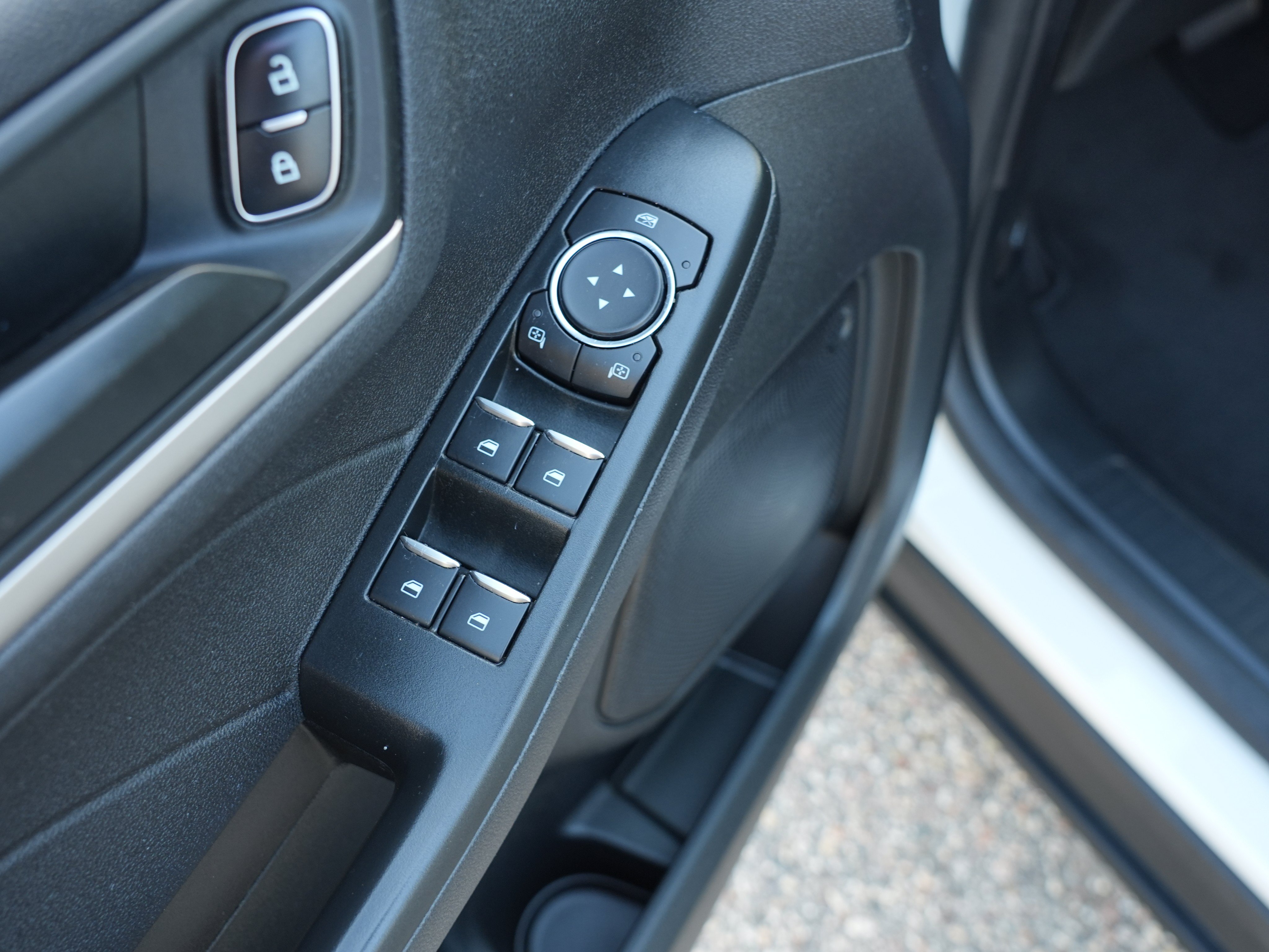 Used 2022 Ford Escape SE w/ SE Sport Appearance Package AWD/4WD image 18