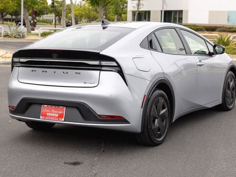 Used 2026 Toyota Prius Plug-In Hybrid FWD image 5