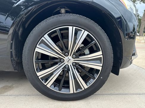 Used 2023 Volvo XC60 B5 Plus image 9