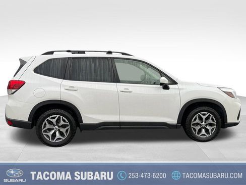 Used 2020 Subaru Forester Premium image 7
